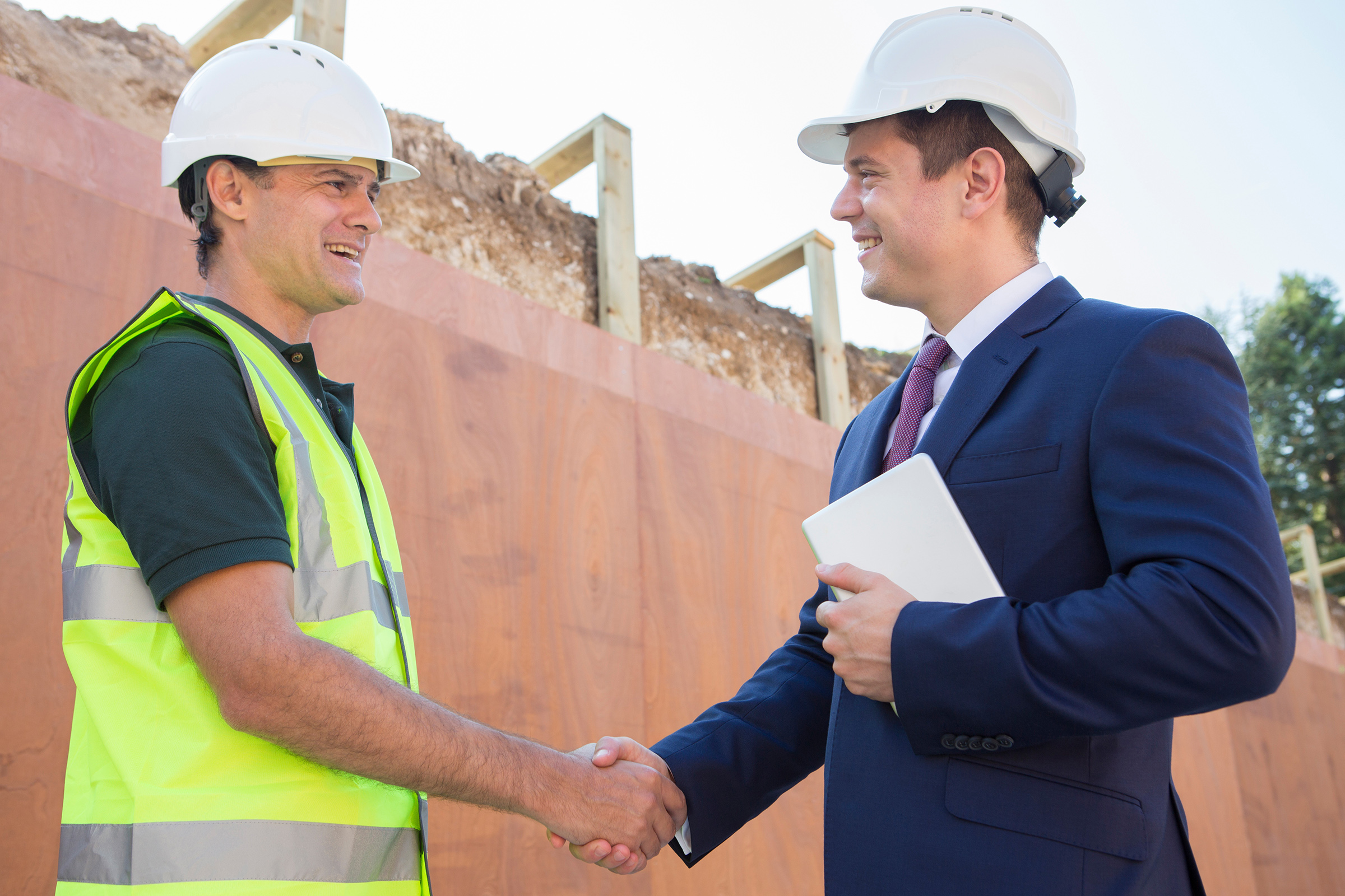 contractor-business-man-shaking-hands